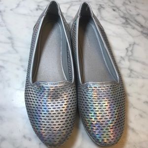 AEROSOLES Women’s Silver Flat/Slip-On Shoe